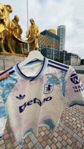 Lire la suite à propos de l’article Football: Montrant notre troisième kit à Brum … |Tik Tok