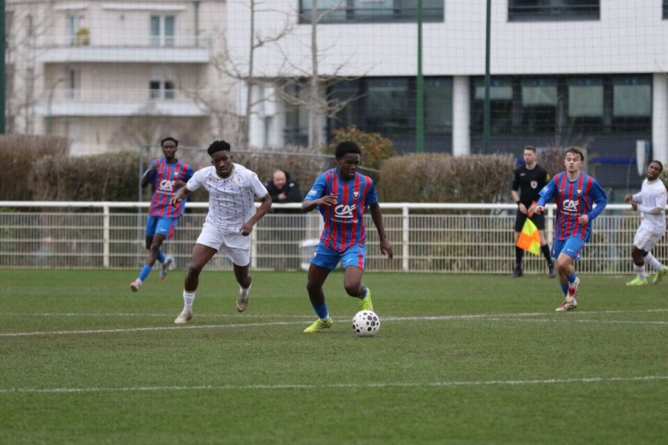 Cluver Sambi, le jeune milieu de terrain.