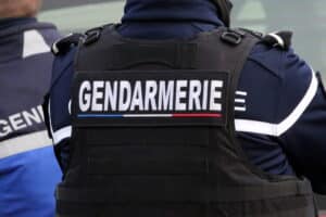 Lire la suite à propos de l’article Clichy; que sait-on du policier soupçonné d’avoir tué son ex-compagne et leurs deux enfants avant de se suicider ?
