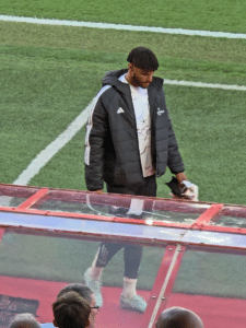 Lire la suite à propos de l’article Football: Tyrone Mings dit aux fans qu’il ne comprend pas qu’Aston Villa le mette sur le banc contre… |Tik Tok